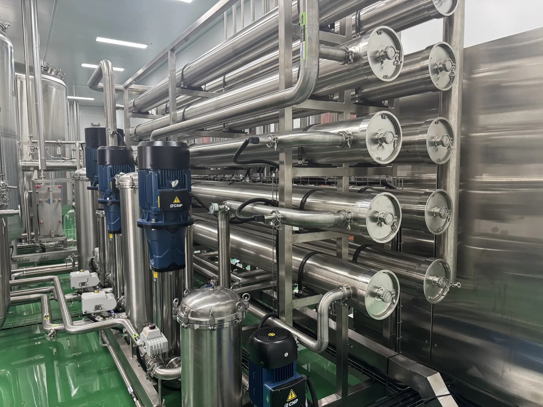 Reverse-osmosis water treatment equipment at the King Metis factory